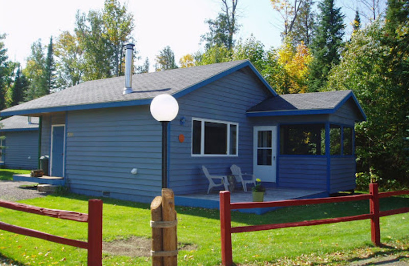 Exterior view of a Cabin at Mountain View Lodges.