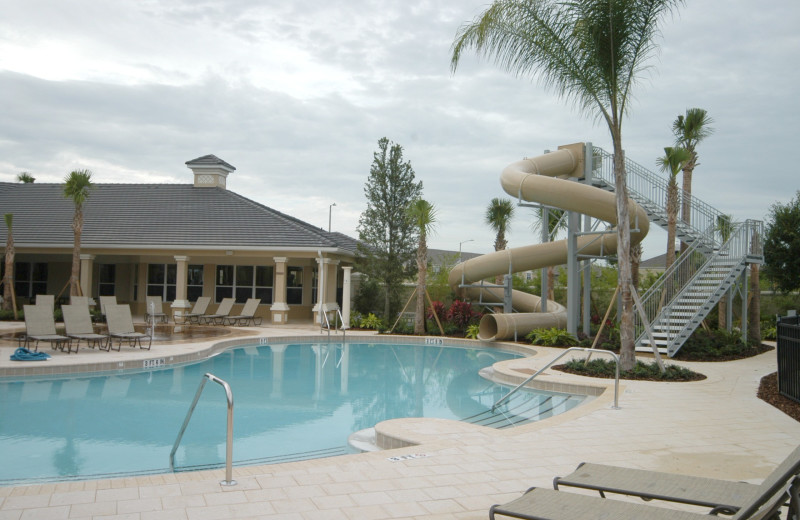 Outdoor community pool and spa at Elite Vacation Homes.