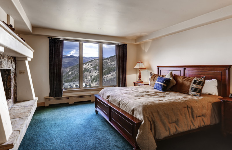 Guest bedroom at The Pines Lodge, A RockResort.