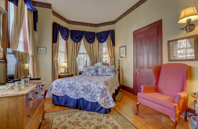 Guest room at Alden House B 