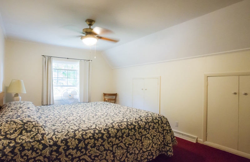 Guest bedroom at Chelka Lodge.