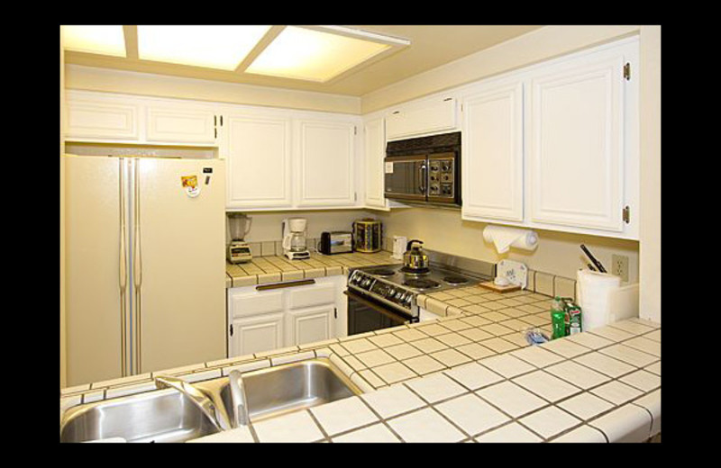 Vacation rental kitchen at JetLiving.