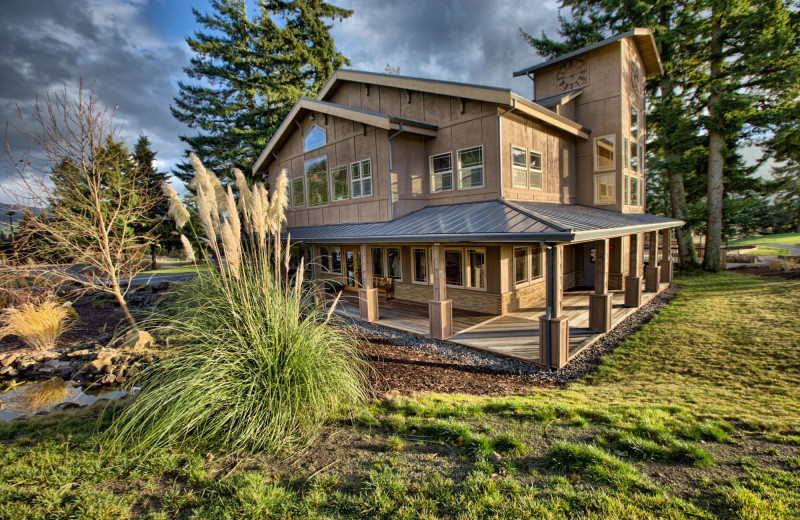 Exterior view of Carson Hot Springs Spa and Golf Resort.