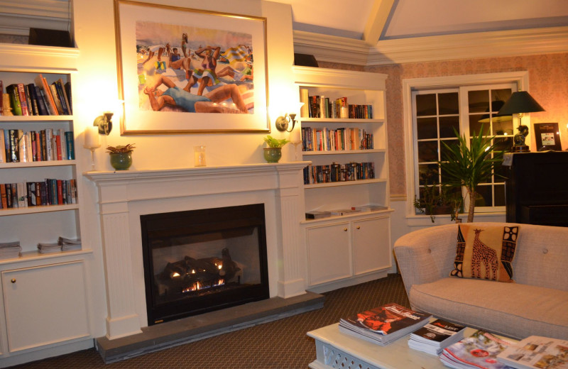 Fireplace sitting area at Southampton Inn.