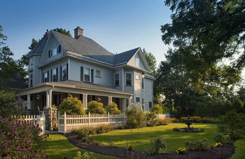 Exterior view of The Whistling Swan Inn.