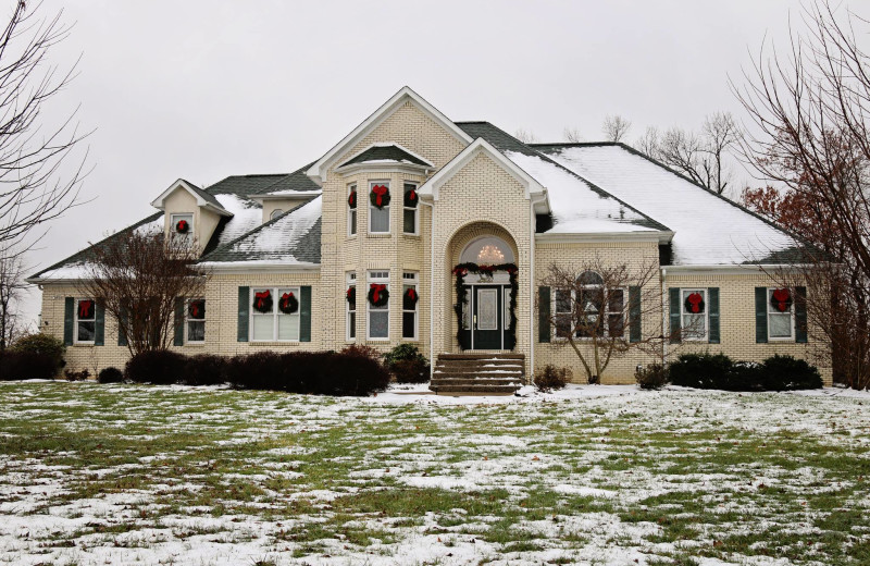 Exterior view of Southern Grace Bed & Breakfast.