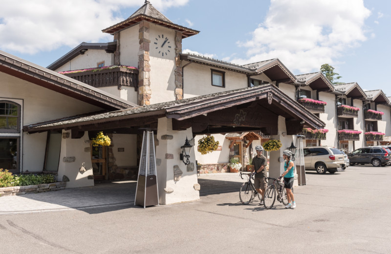 Exterior view of Golden Arrow Lakeside Resort.