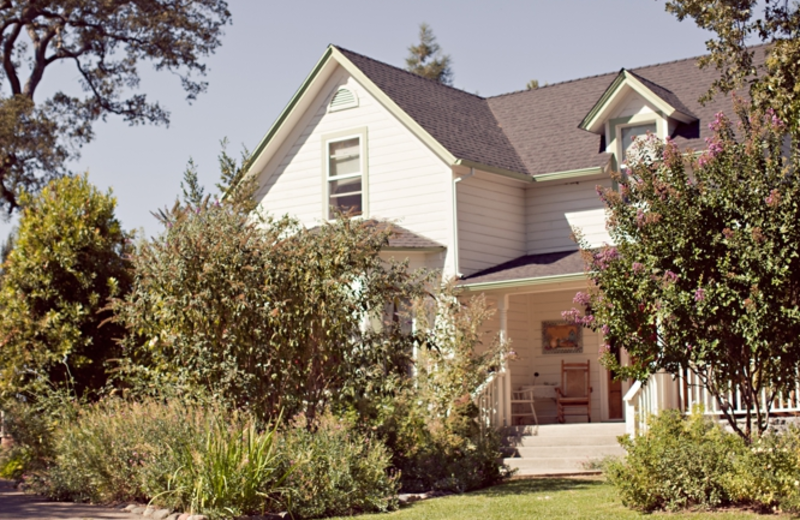 Exterior view of Flower Farm Inn B & B.