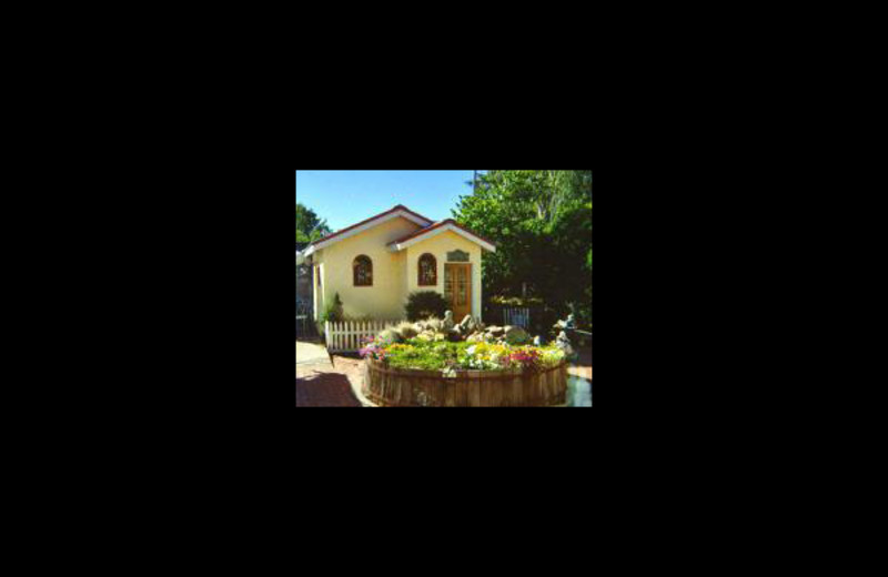 Exterior view of Courtyard Bed & Breakfast.