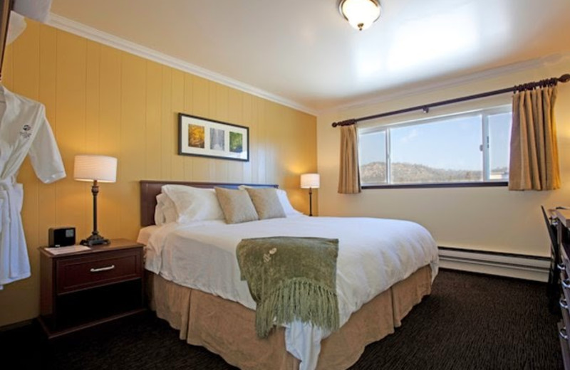 Guest room at Mammoth Creek Inn.