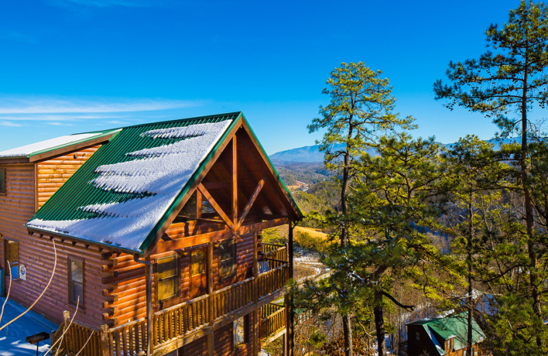 Cabin exterior at SmokyMountains.com.