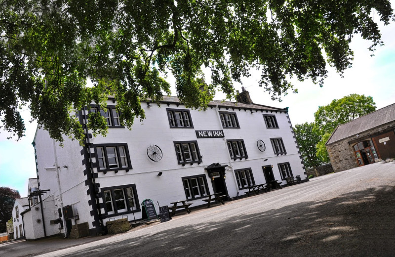 Exterior view of New Inn Hotel.