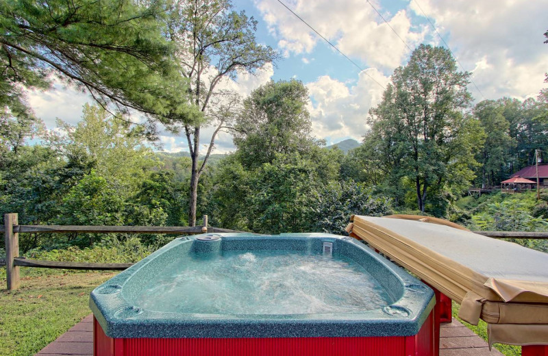 Hot tub at Sunset Farm Cabins.