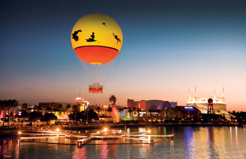 Hot air balloon rides near Maingate Lakeside Resort.