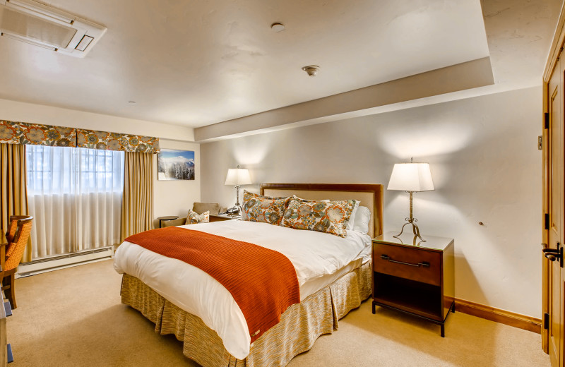 Guest bedroom at Vail Mountain Lodge & Spa.