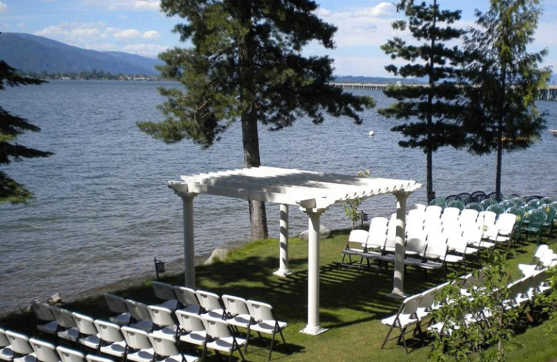 Outdoor wedding at The Lodge at Sandpoint.