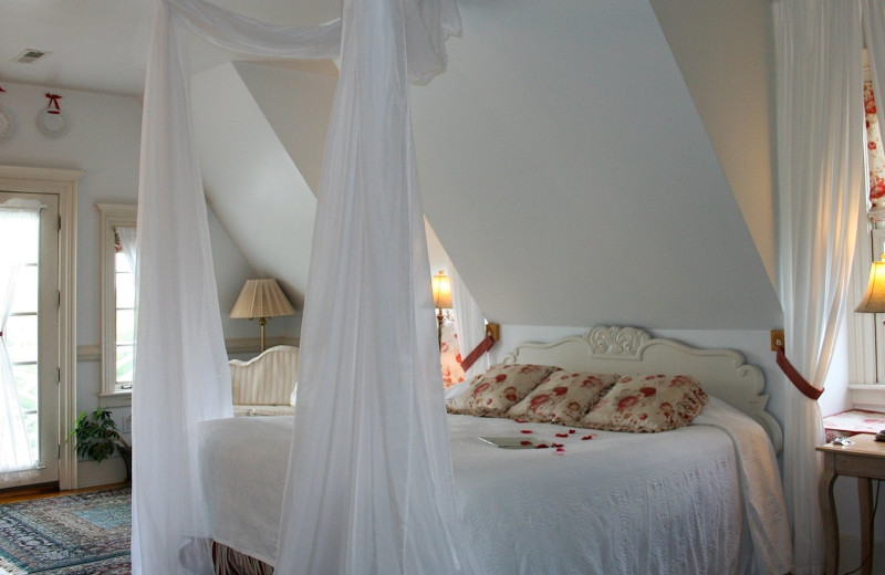 Guest room at The Red Horse Inn.