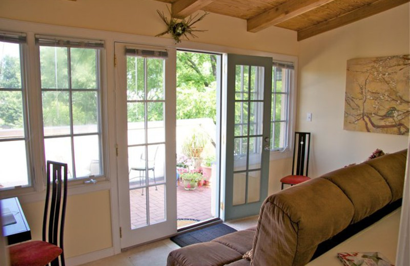 Guest living room at The Inn at 400 West High.