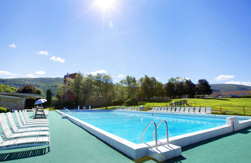 Outdoor pool at Honor's Haven Retreat & Conference.