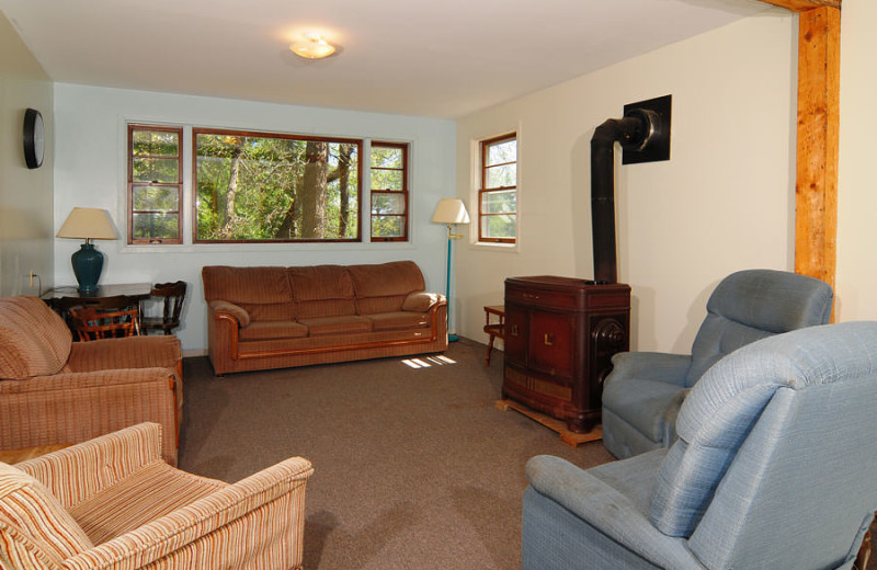 Guest living room at Whitefish Bay Camp.