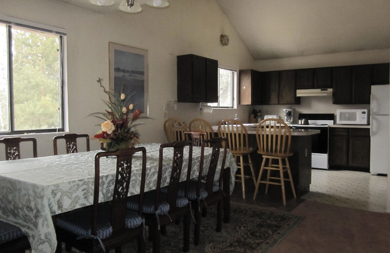 Dining room at Classic Ski Homes.