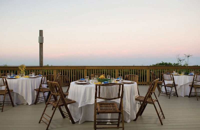 Outdoor dining at The Villas of Amelia Island Plantation.