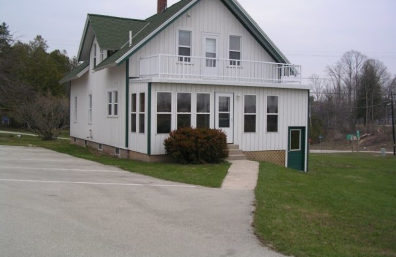 Cottage exterior at Birchwood Lodge.