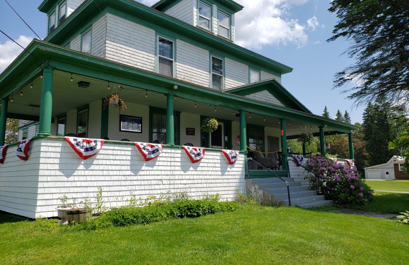 Exterior view of Moose River Lodge 