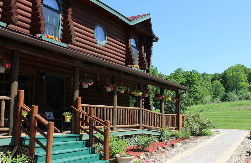 Exterior view of Silver Star Country Inn.