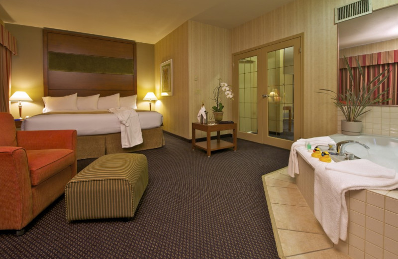 Guest room at Coast Tsawwassen Inn.