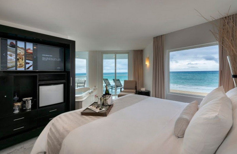 Guest room at Continental Plaza Playacar.