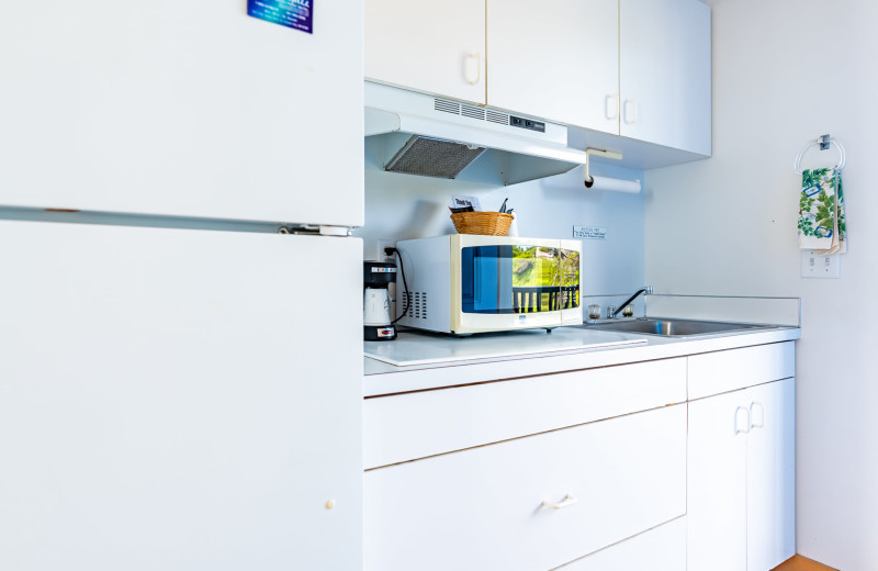 Guest kitchen at Seagull Beachfront INN.