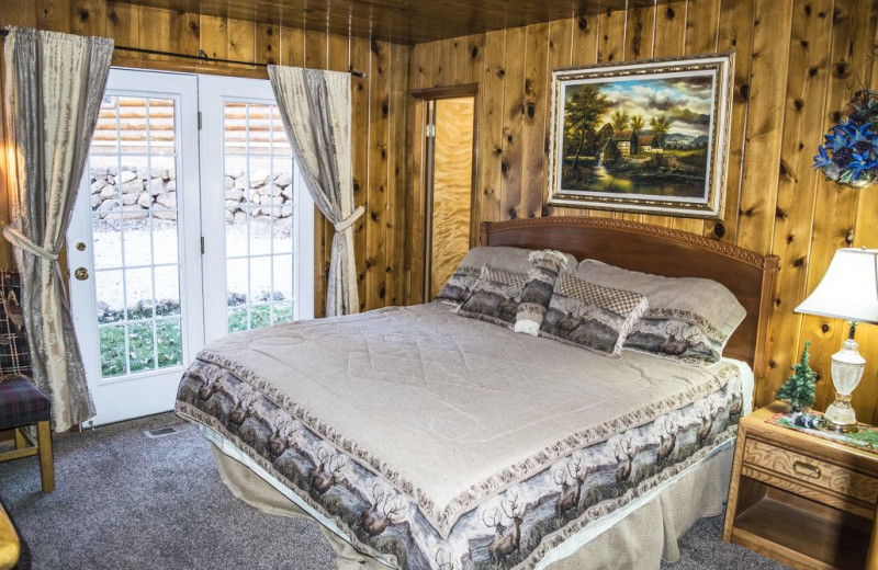 Bedroom at Alpine Forest Lodge.