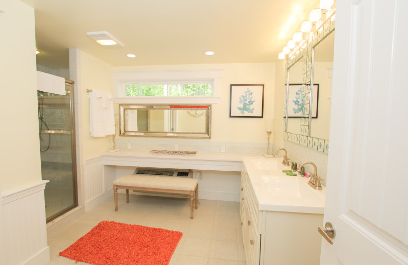 Guest bathroom at Sheepscot Harbour Village & Resort.