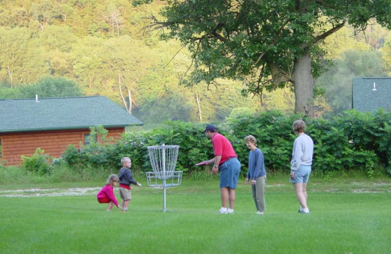 Disc golf at Cedar Valley Resort.