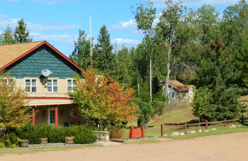 Exterior view of Schatzi's 4 Seasons Resort.