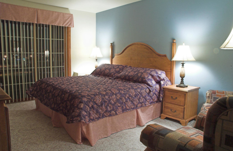 Guest bedroom at Bridgeport Waterfront Resort.