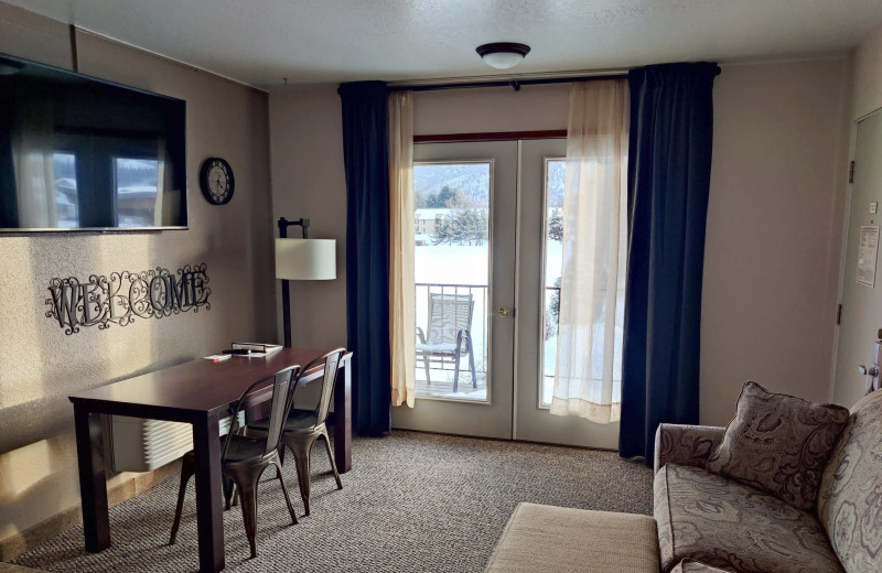 Guest room at Mountain View Lodge.