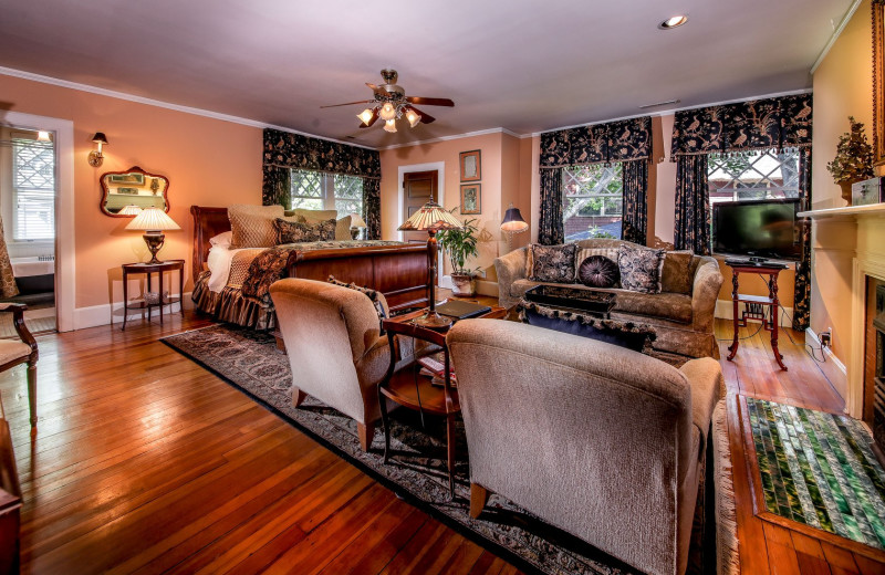 Guest room at Black Walnut Bed 