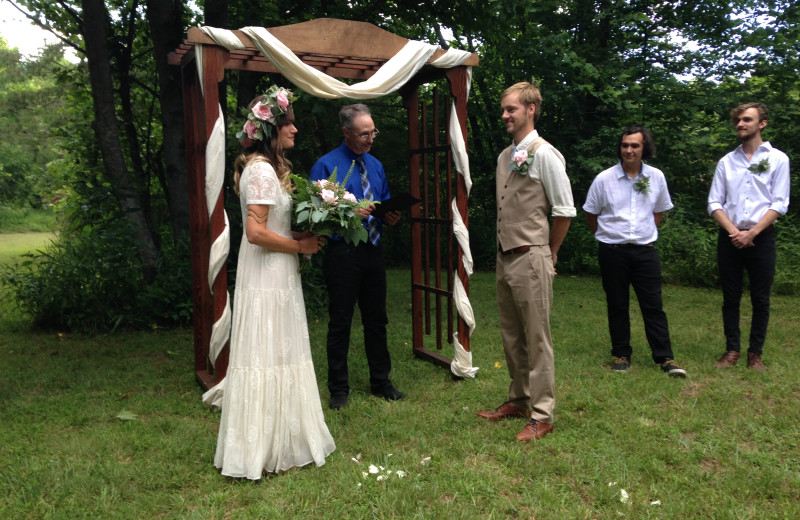 Perfectly intimate, nature lovers' wedding 