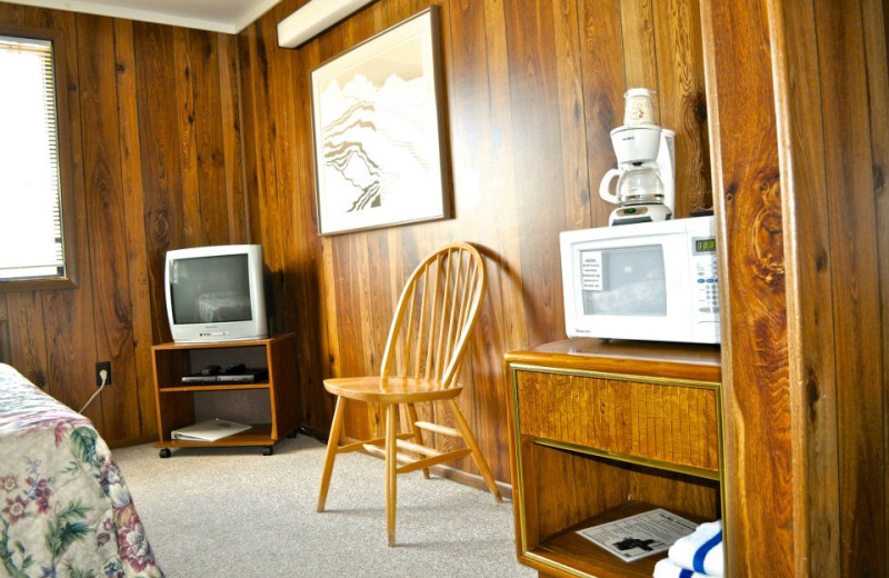 Cabin bedroom at Sawtelle Mountain Resort.