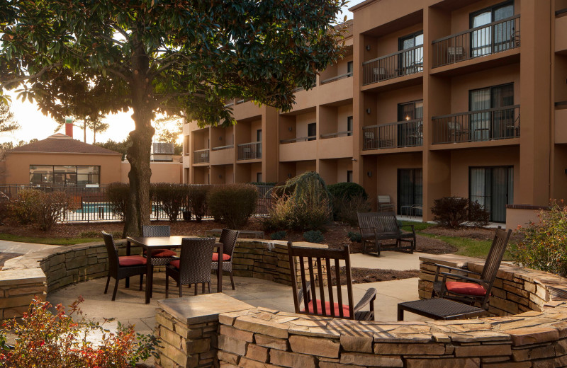 Patio at Courtyard by Marriott Greenville Haywood Mall.