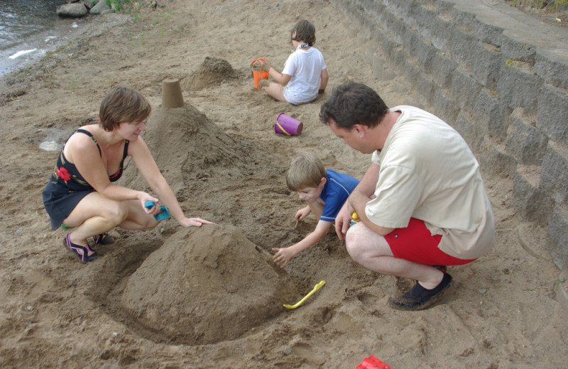 Family on beach at Woodland Beach Resort.