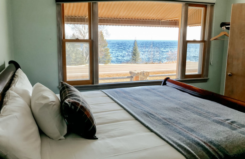 Guest room at Cascade Lodge.