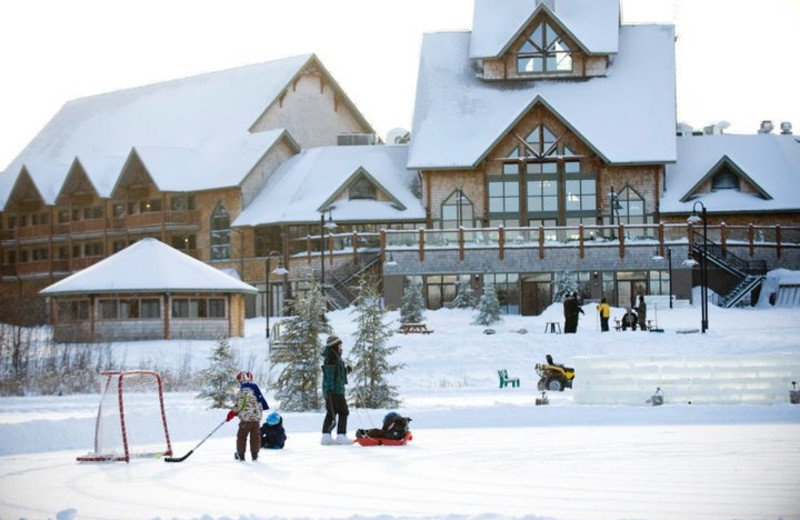 Exterior view of Elk Ridge Resort.