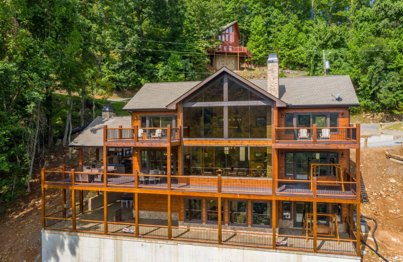 Exterior view of Black Bears & Biscuits Lodge.