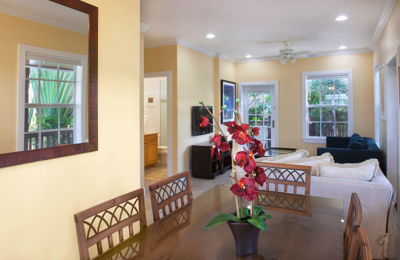 Guest room at Travelers Palm Key West.