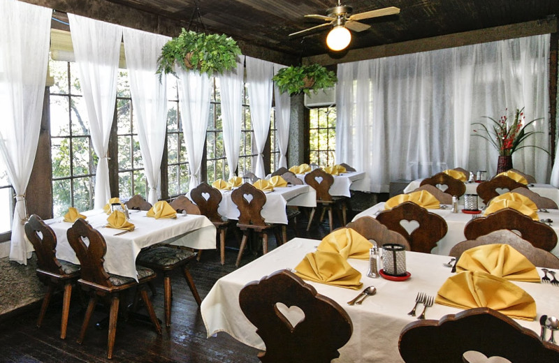 Dining area at Spicer Castle Inn.