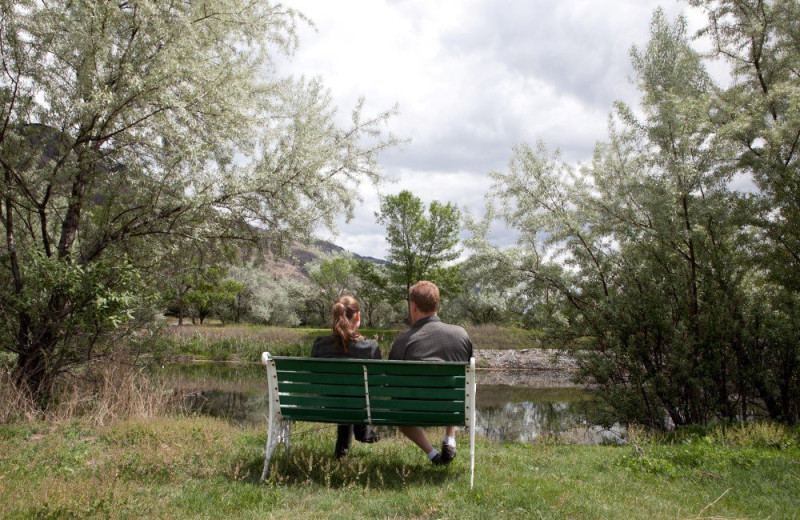 Couple on bench at South Thompson Inn & Conference Centre.