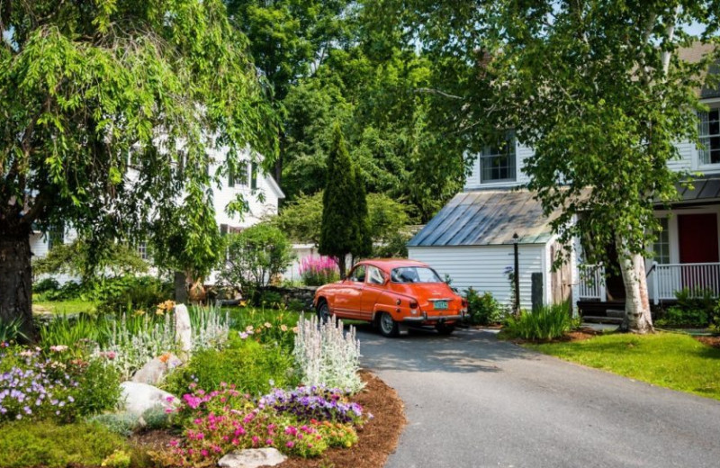 Exterior view of Four Columns Inn.